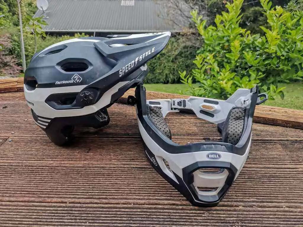 קסדת Full Face מקצועית – Bell Super DH MIPS Spherical מידה L